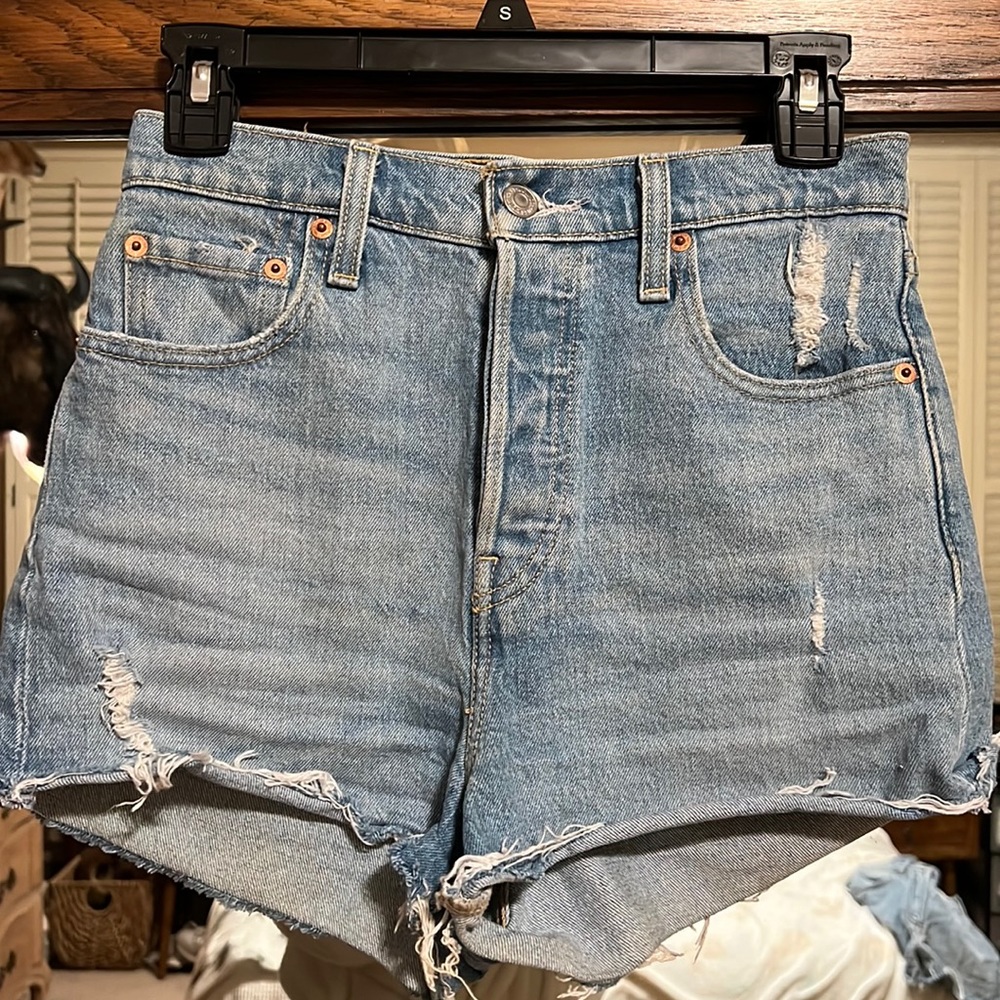 Levi’s Ribcage Shorts